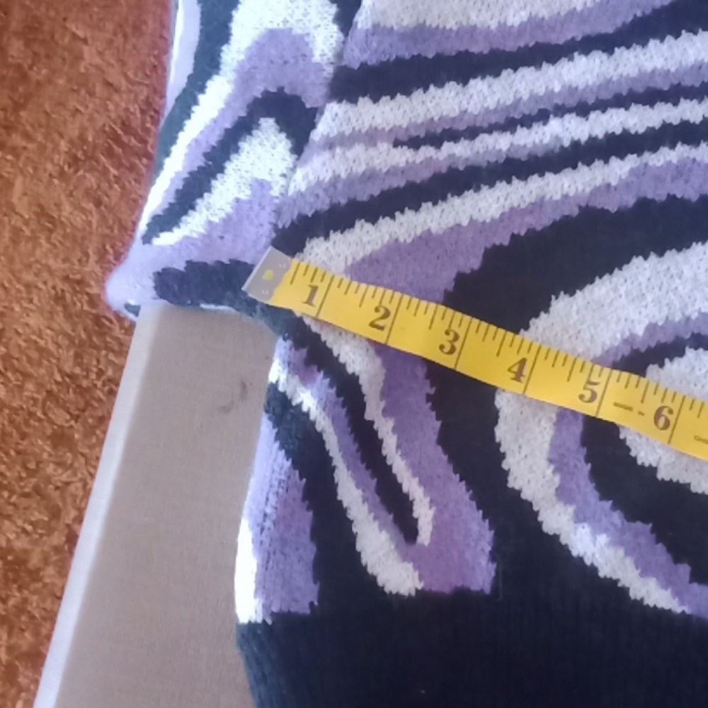 Half Sweater - Picture 2 of 5